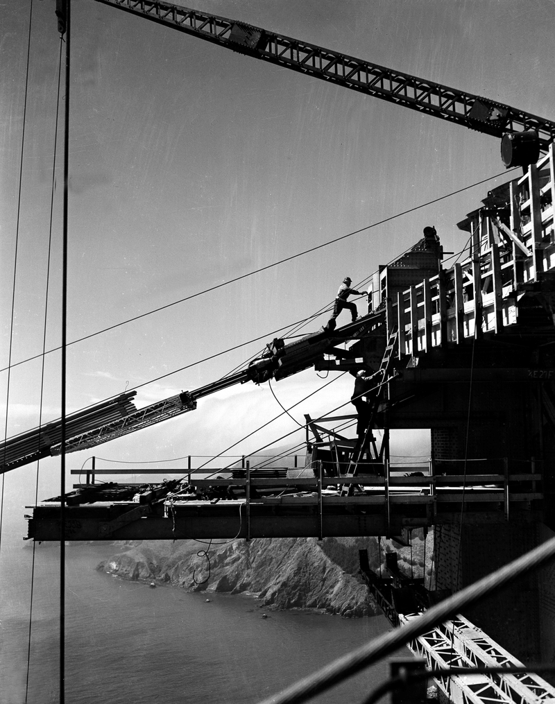 Illustration for article titled Tardaron cuatro años en construir el Golden Gate, y estas imágenes explican perfectamente la razón